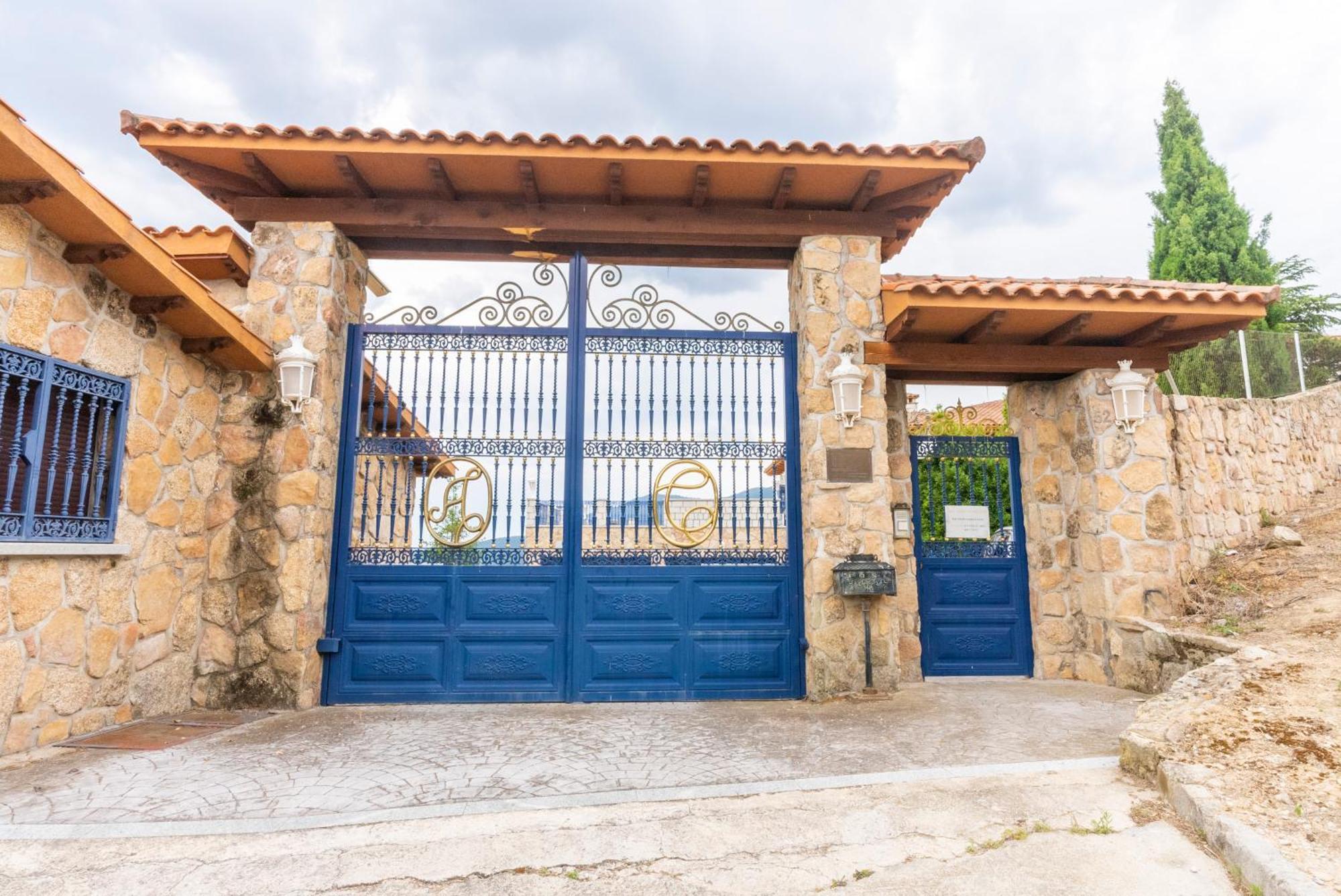 Mansion Con Jacuzzi A 40 Grados, Gran Piscina Y Padel Villa El Tiemblo Exterior photo