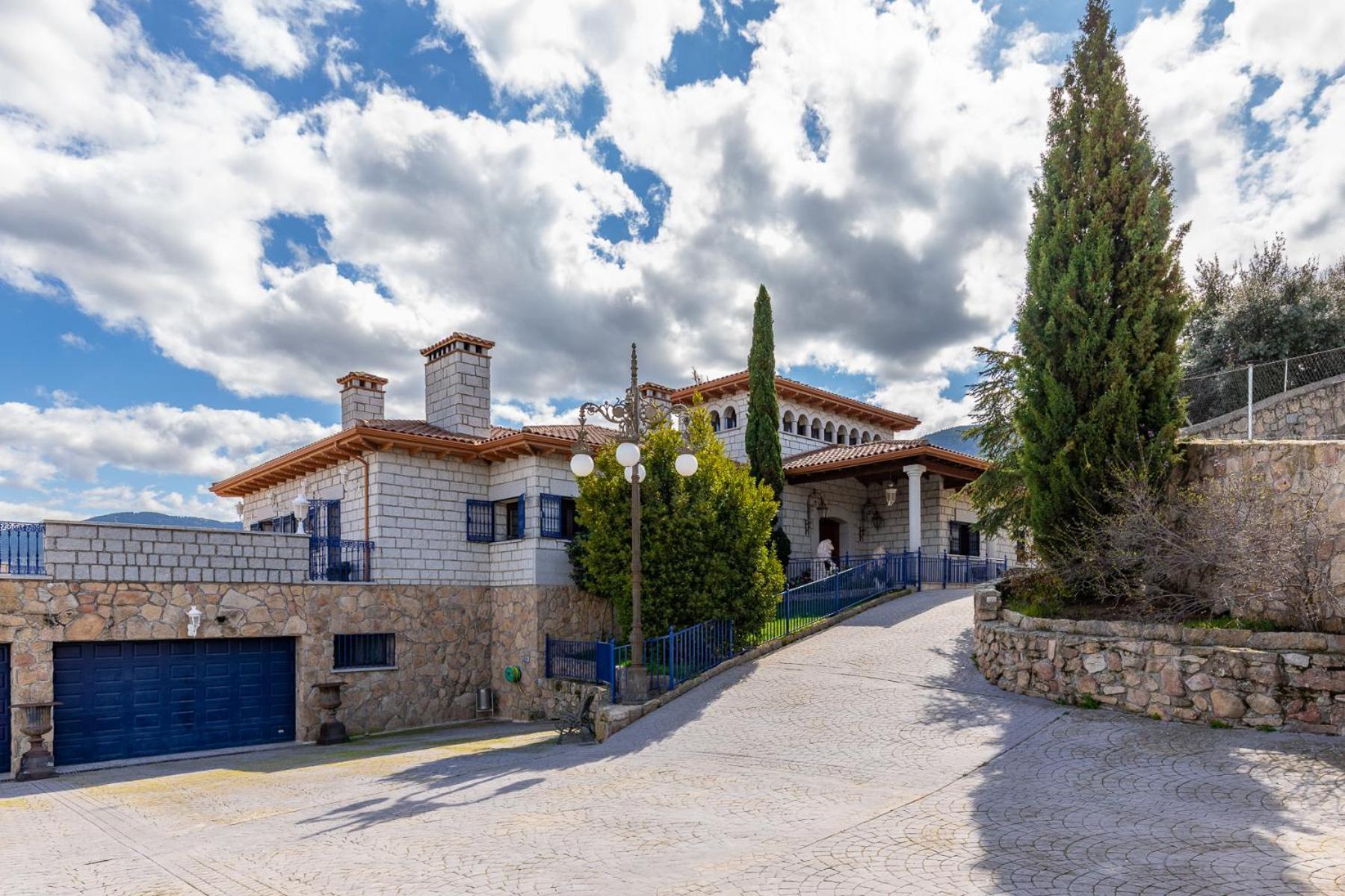 Mansion Con Jacuzzi A 40 Grados, Gran Piscina Y Padel Villa El Tiemblo Exterior photo