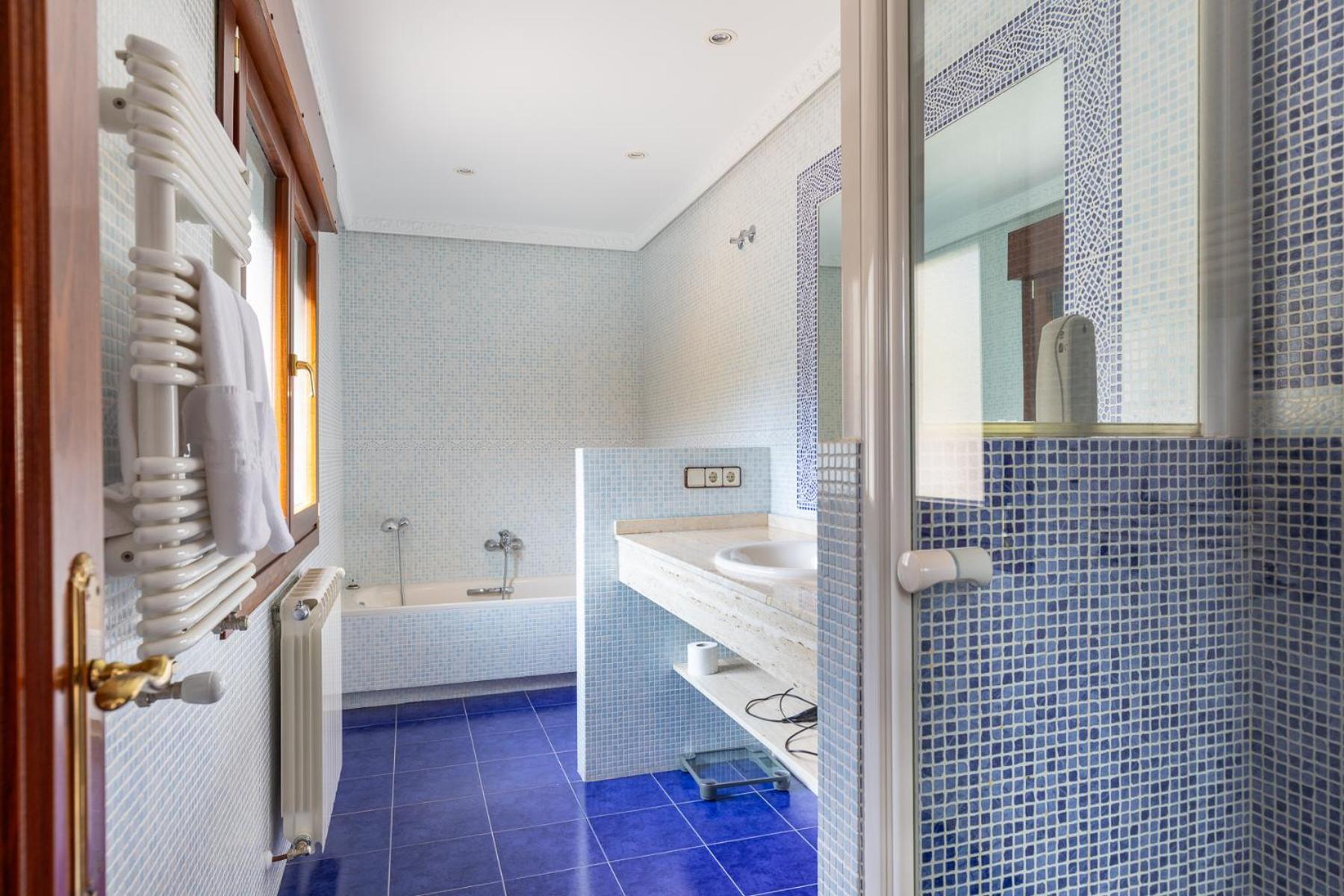 Mansion Con Jacuzzi A 40 Grados, Gran Piscina Y Padel Villa El Tiemblo Exterior photo