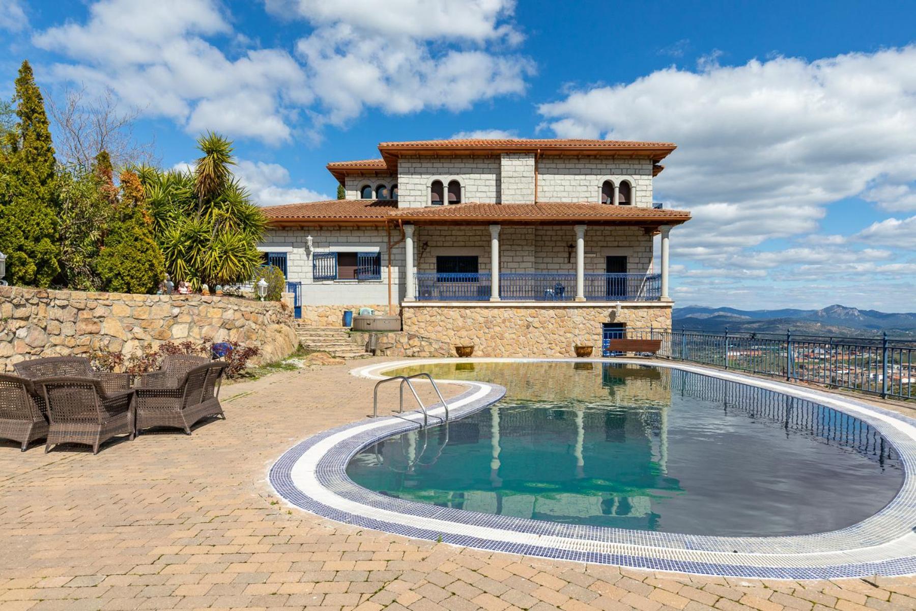 Mansion Con Jacuzzi A 40 Grados, Gran Piscina Y Padel Villa El Tiemblo Exterior photo